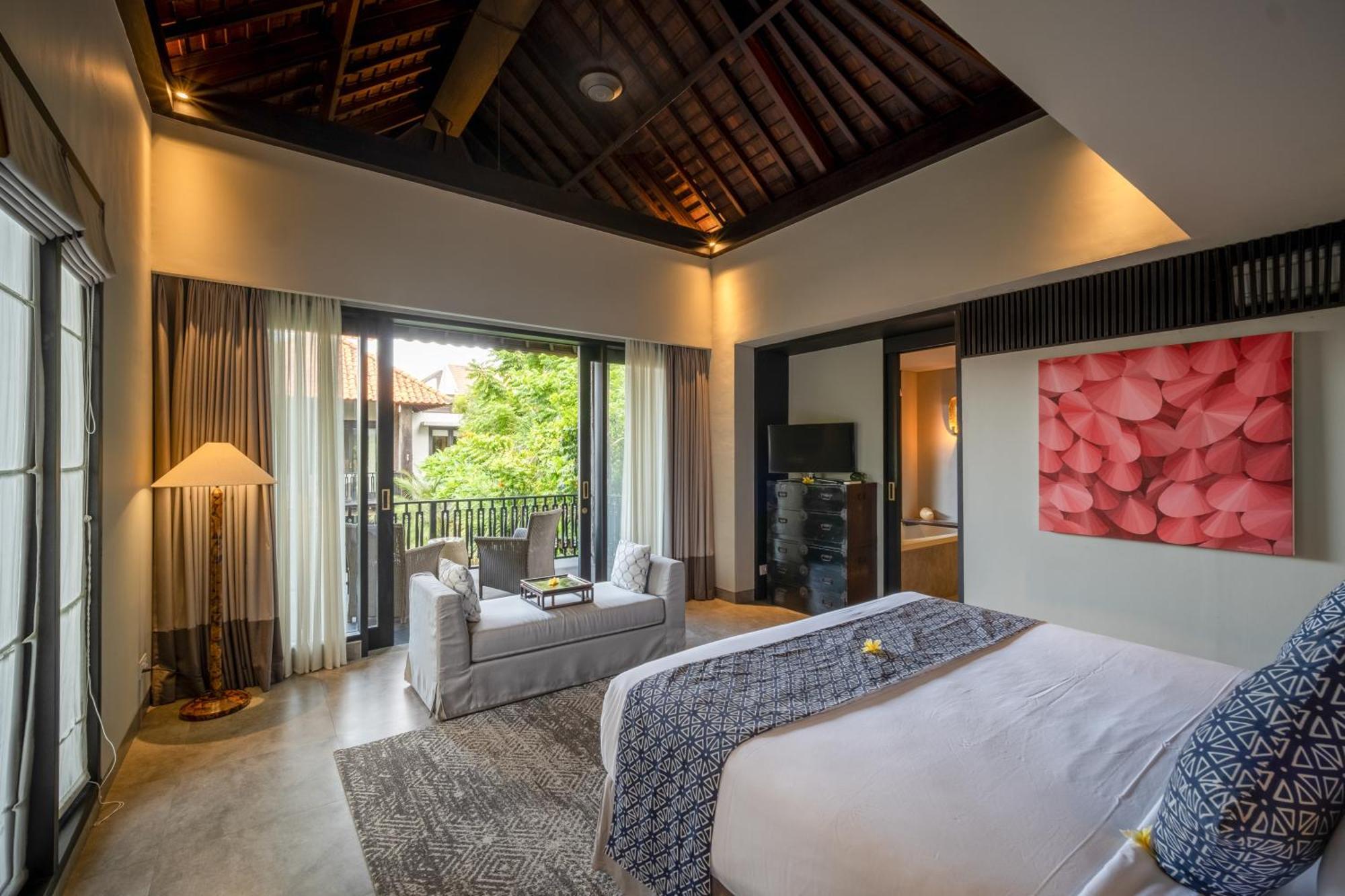 Villa De Suma - Fully Staffed Luxury Villa, Walk To The Beach! سمينياك المظهر الخارجي الصورة