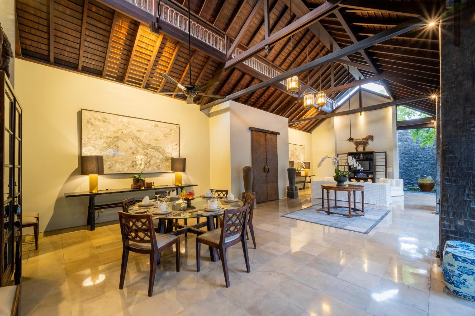 Villa De Suma - Fully Staffed Luxury Villa, Walk To The Beach! سمينياك المظهر الخارجي الصورة