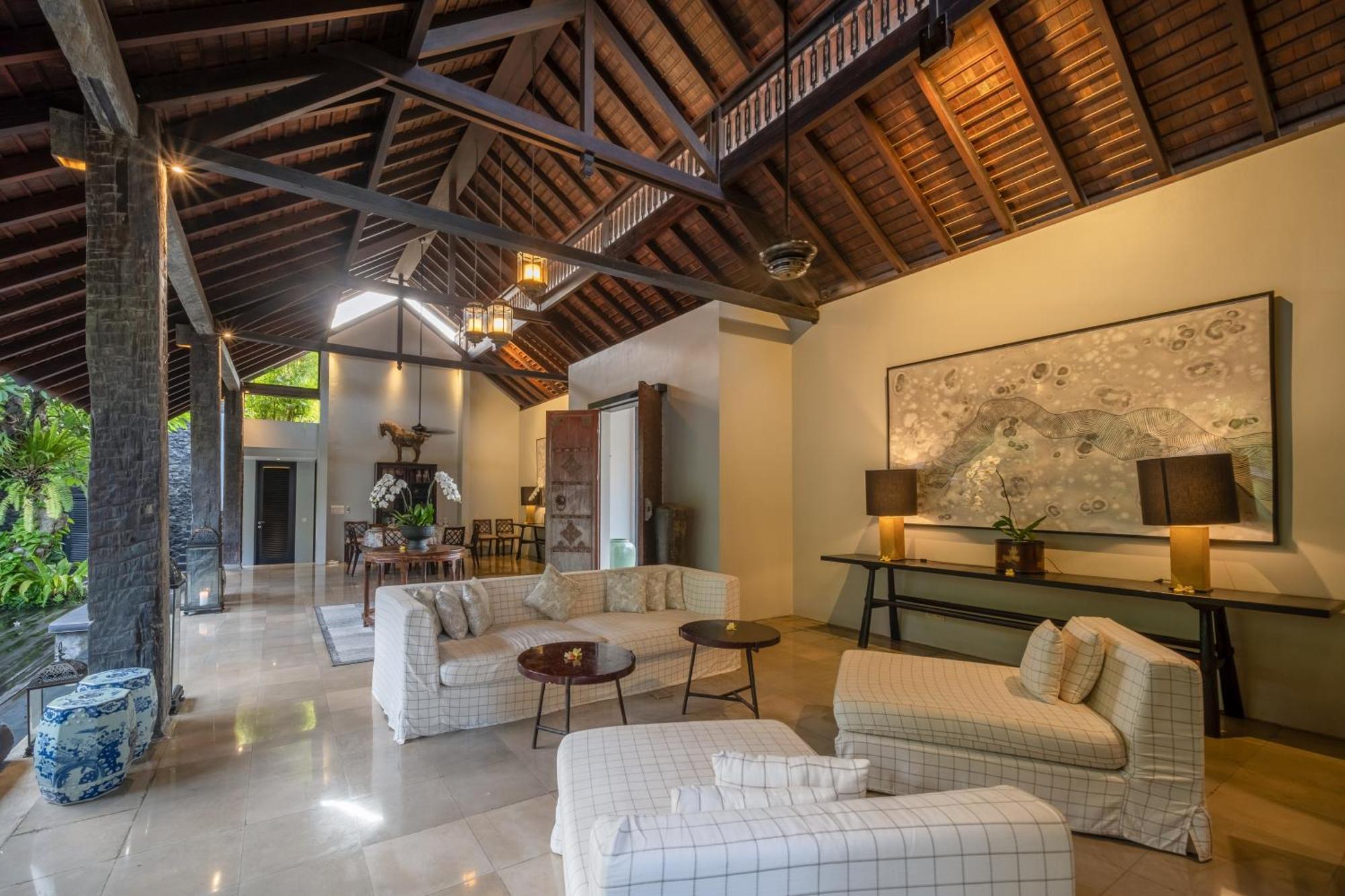 Villa De Suma - Fully Staffed Luxury Villa, Walk To The Beach! سمينياك المظهر الخارجي الصورة