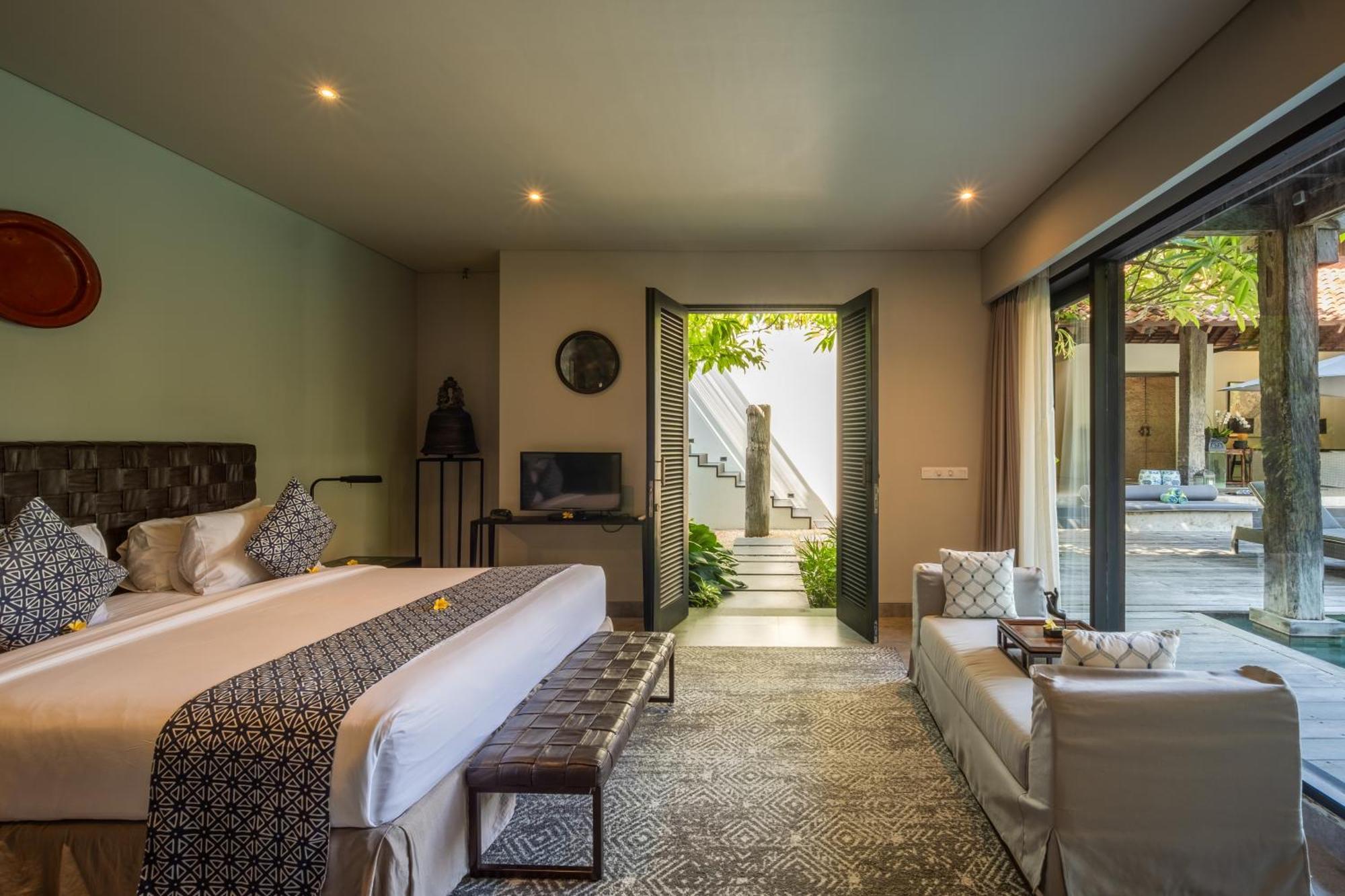 Villa De Suma - Fully Staffed Luxury Villa, Walk To The Beach! سمينياك المظهر الخارجي الصورة
