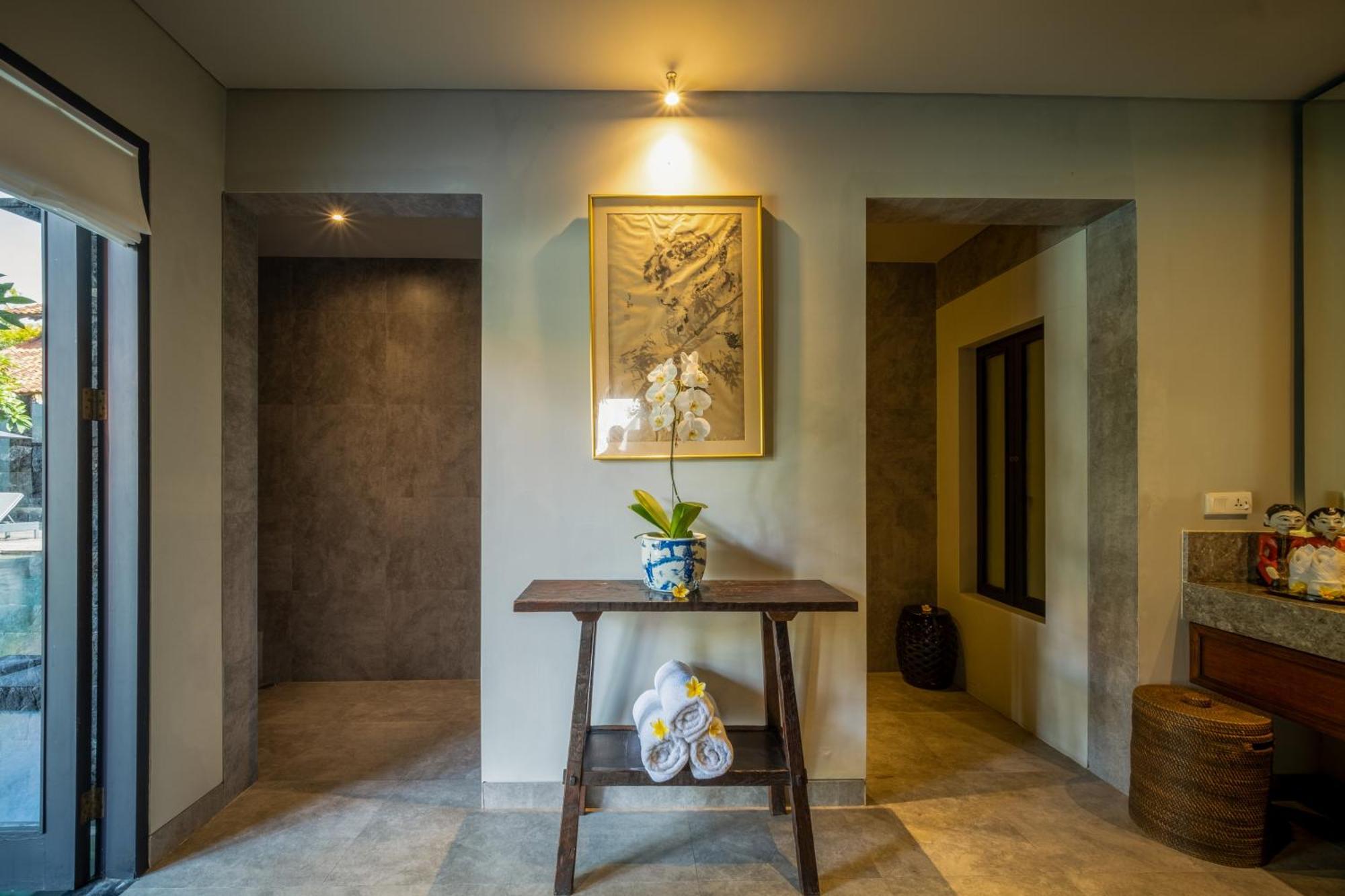 Villa De Suma - Fully Staffed Luxury Villa, Walk To The Beach! سمينياك المظهر الخارجي الصورة