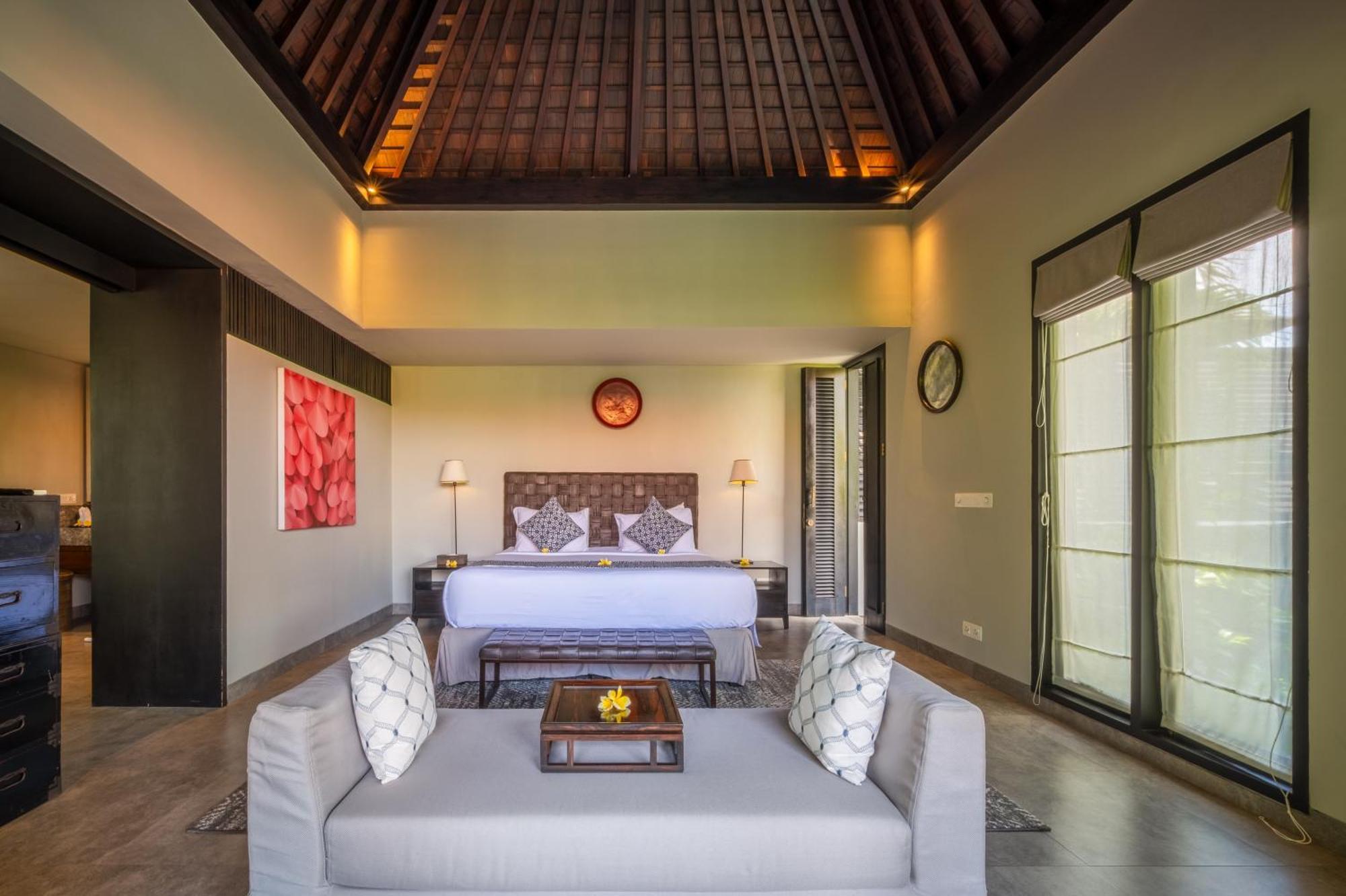 Villa De Suma - Fully Staffed Luxury Villa, Walk To The Beach! سمينياك المظهر الخارجي الصورة