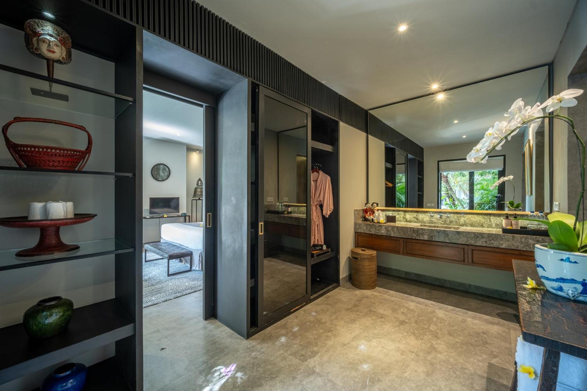 Villa De Suma - Fully Staffed Luxury Villa, Walk To The Beach! سمينياك المظهر الخارجي الصورة