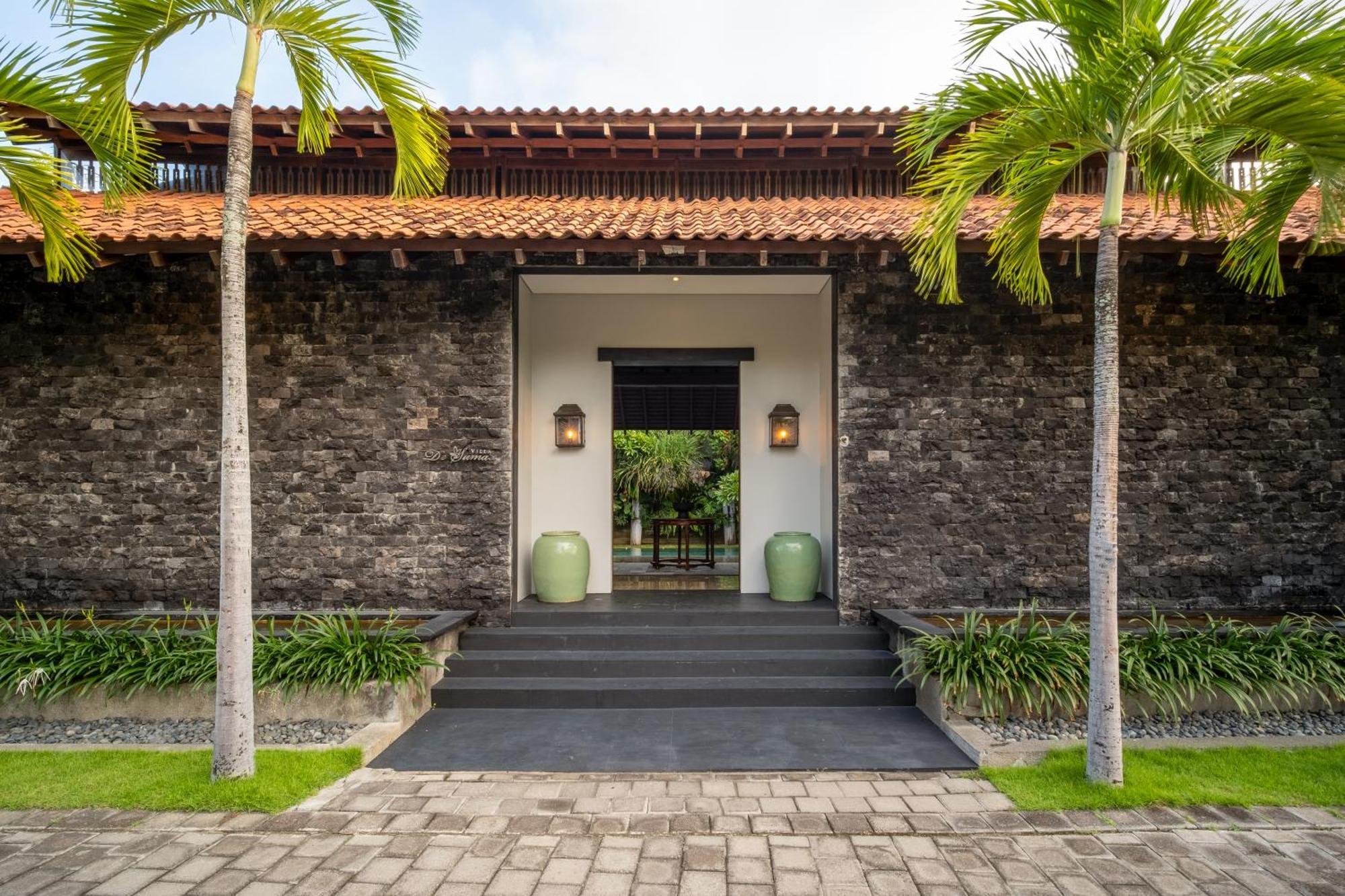 Villa De Suma - Fully Staffed Luxury Villa, Walk To The Beach! سمينياك المظهر الخارجي الصورة