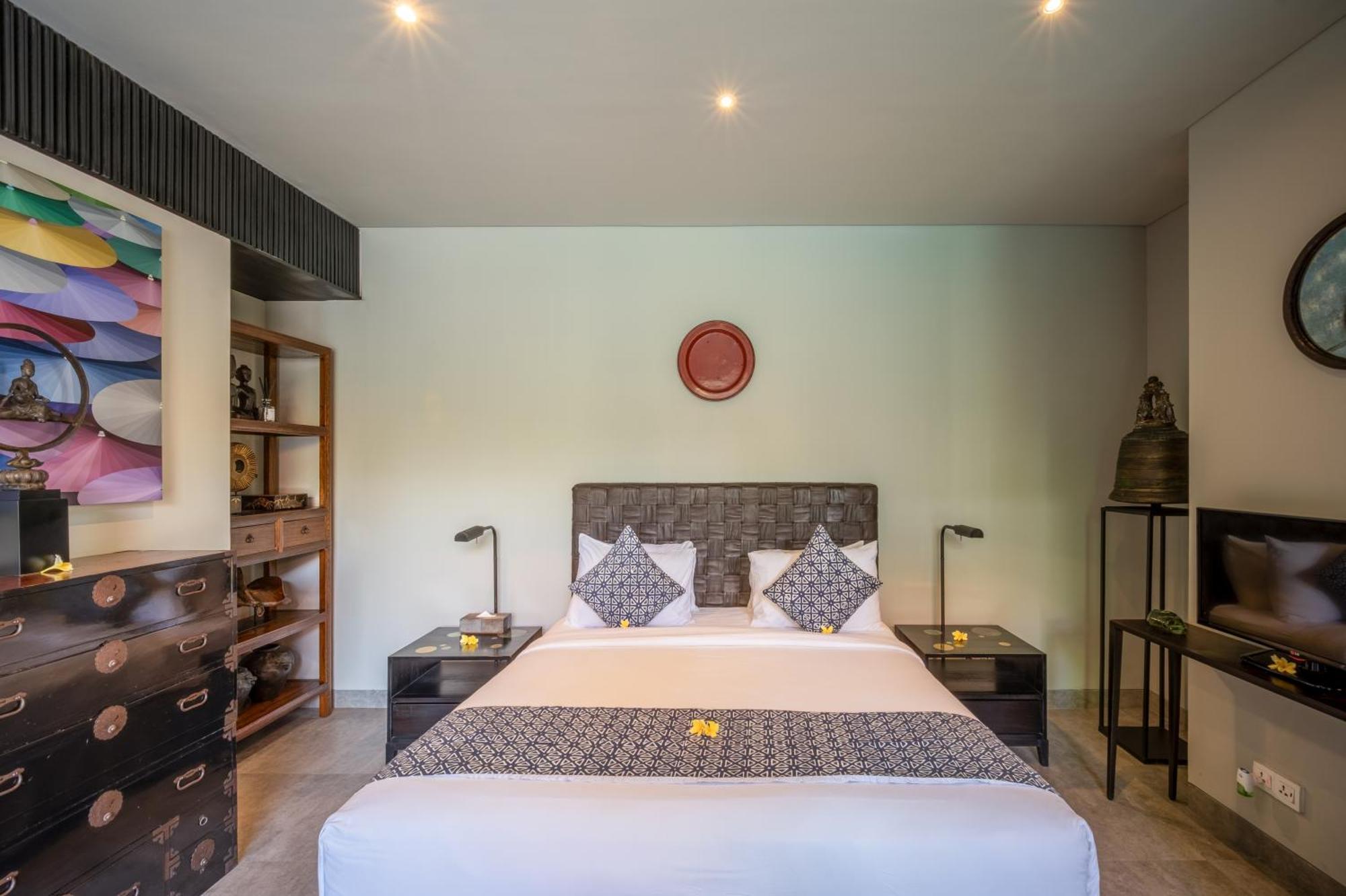 Villa De Suma - Fully Staffed Luxury Villa, Walk To The Beach! سمينياك المظهر الخارجي الصورة