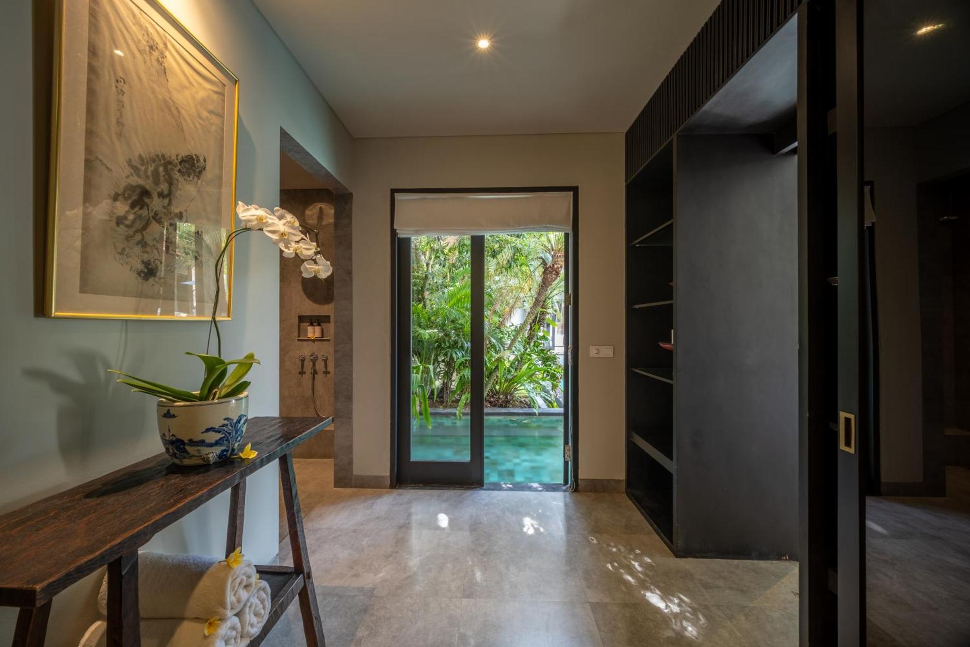 Villa De Suma - Fully Staffed Luxury Villa, Walk To The Beach! سمينياك المظهر الخارجي الصورة