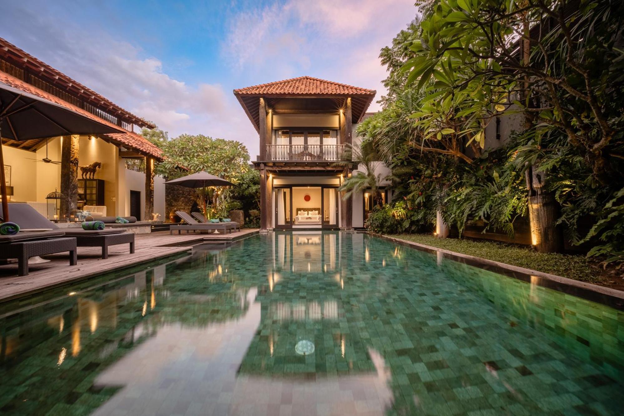 Villa De Suma - Fully Staffed Luxury Villa, Walk To The Beach! سمينياك المظهر الخارجي الصورة