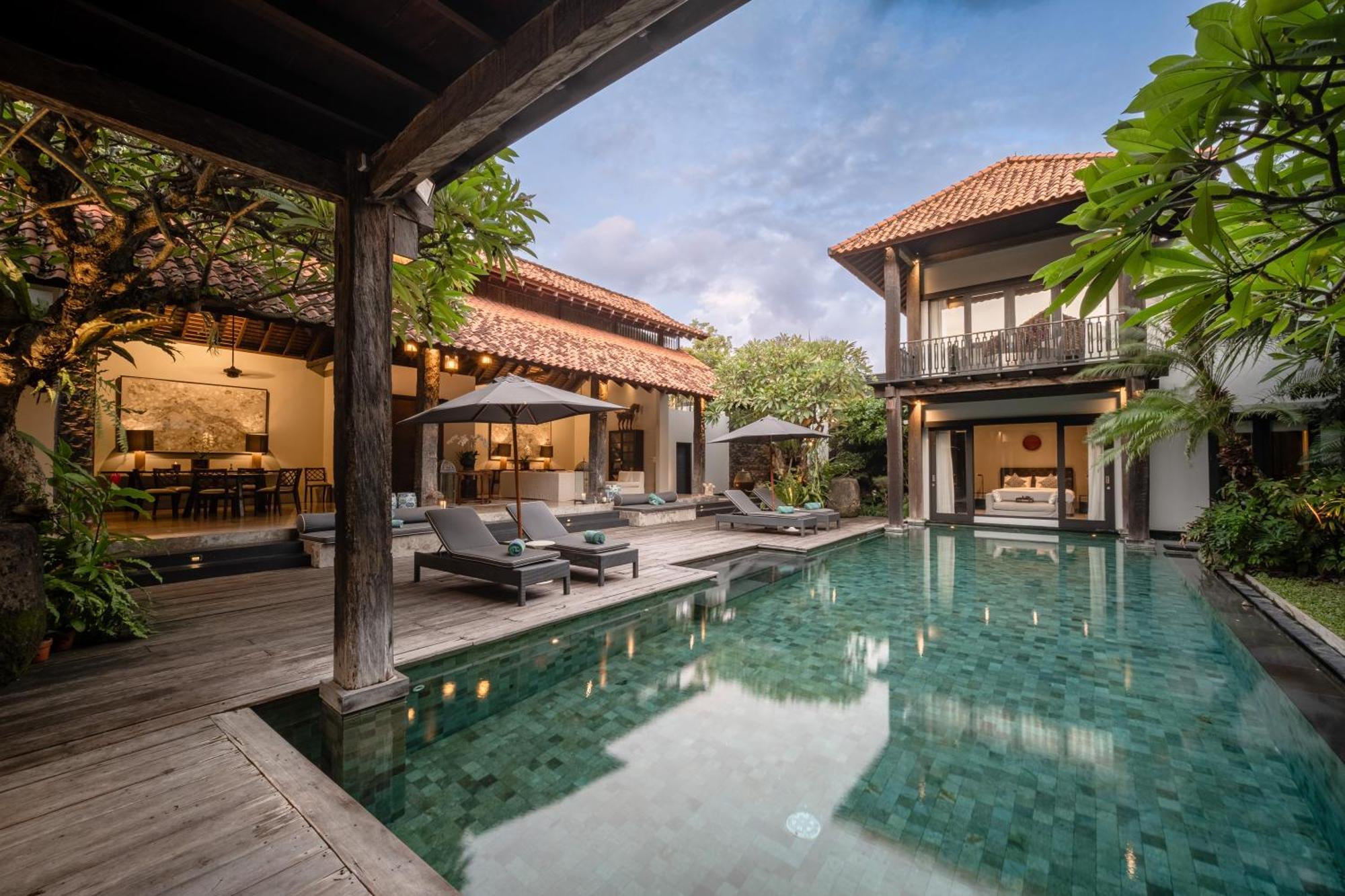 Villa De Suma - Fully Staffed Luxury Villa, Walk To The Beach! سمينياك المظهر الخارجي الصورة